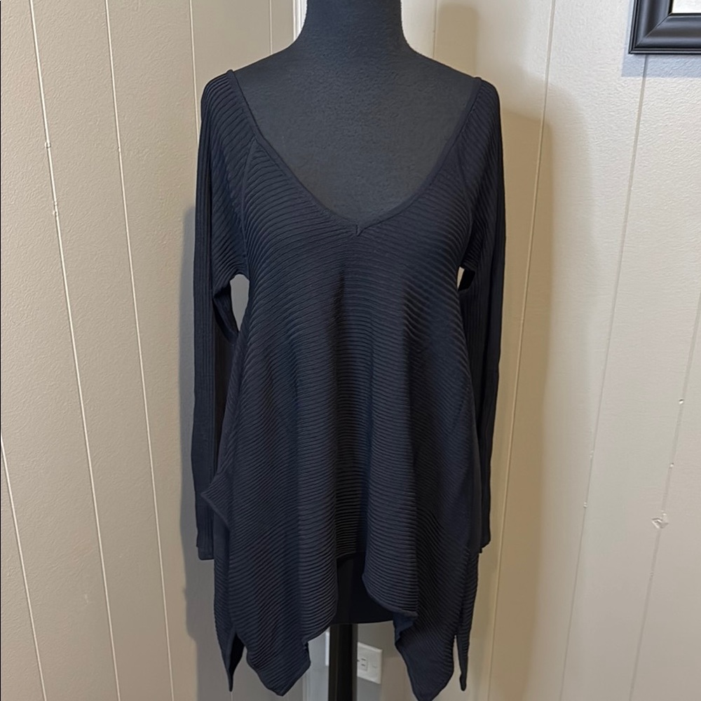 B4 VENUS Women’s Small Charcoal Ribbed V-Neck Tunic
